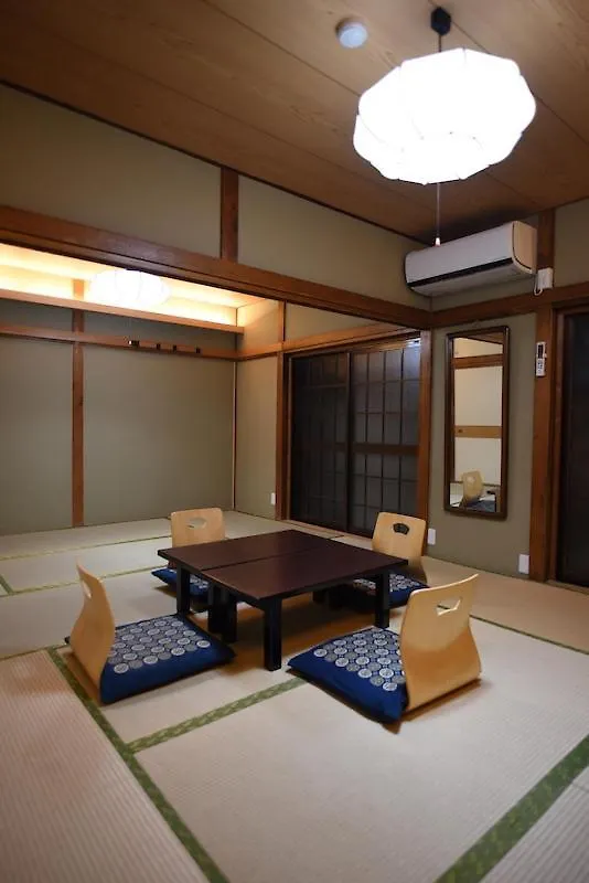 Ryokan Sansuiso Tokyo 2*,