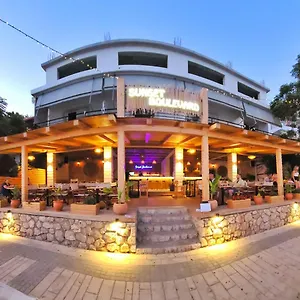 Sunset Boulevard Affittacamere Qeparo