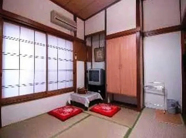 Ryokan Sansuiso Tokio 2*,  Japón