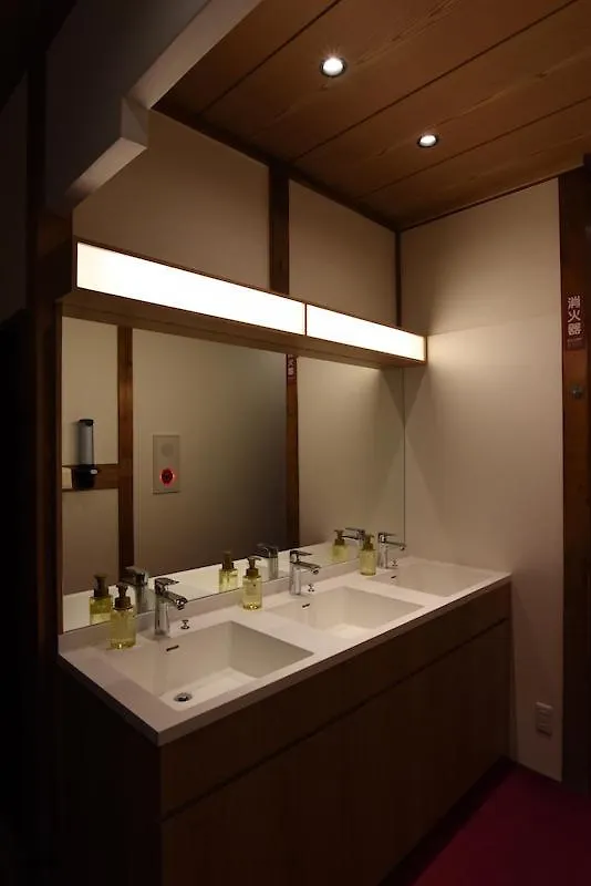 Ryokan Sansuiso Tokio 2*,  Japón