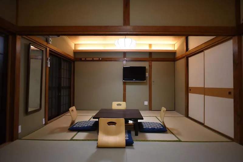 Ryokan Sansuiso Tokio 2*,  Japón