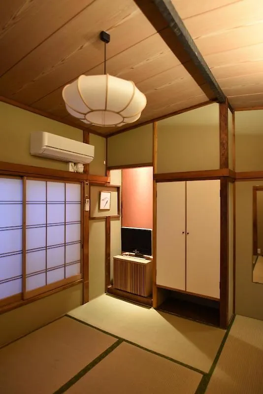 Ryokan Sansuiso Tokio 2*,  Japón